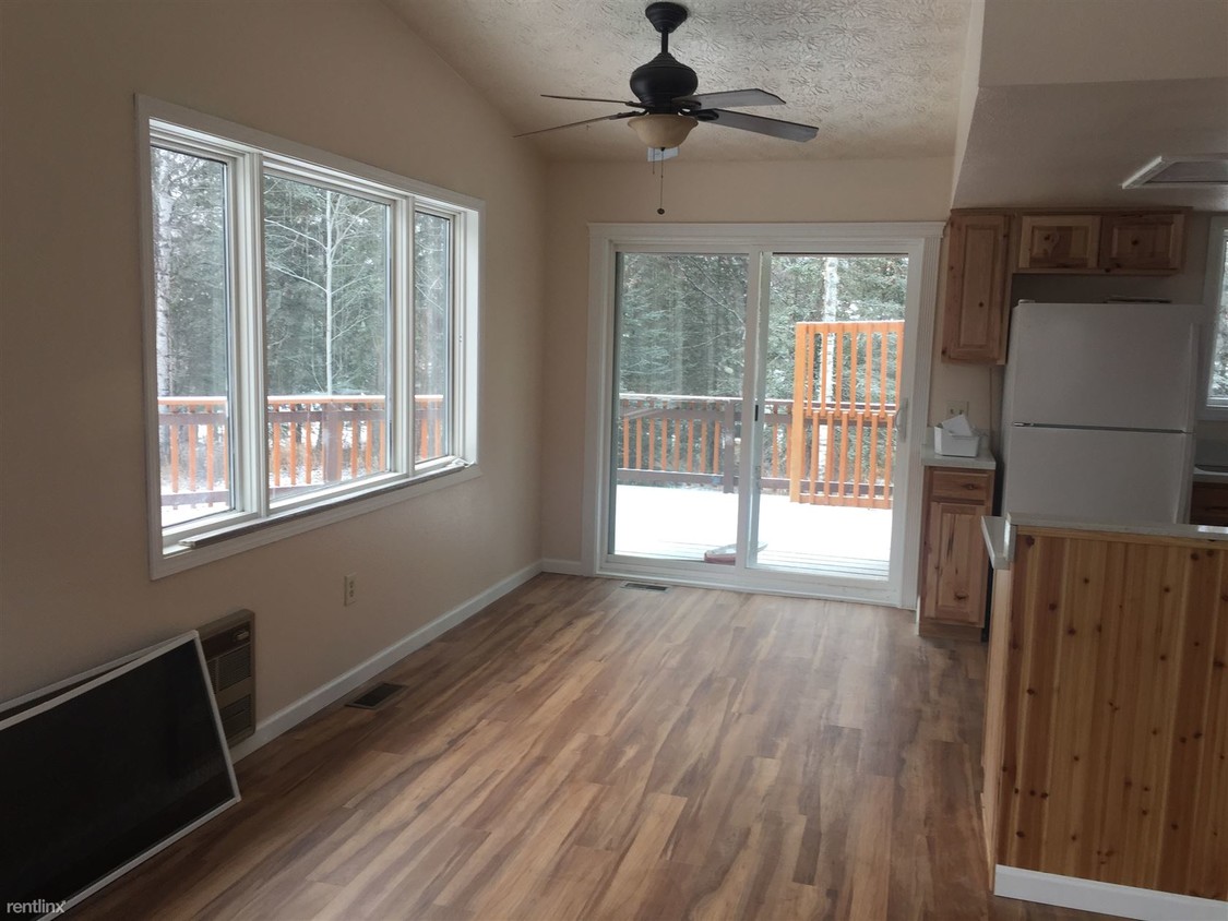 Building Photo - 2261 N Willow Dr