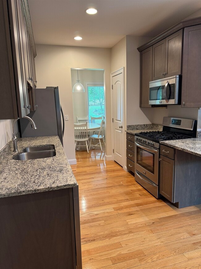 Building Photo - 30 Daylily Ln
