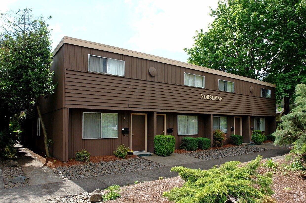 Primary Photo - Norseman Apartments