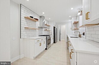 Building Photo - 2425 Turner St