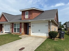 Building Photo - 953 Bryan Cir