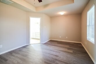 Building Photo - 18407 Knob Hill Lake Ln
