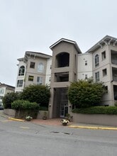 Building Photo - 3174 Gladwin Rd
