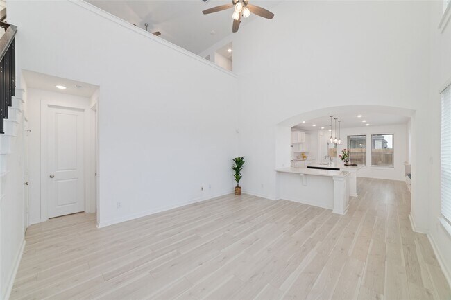 Building Photo - 925 Crystal Bnd Ln