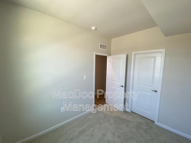 Building Photo - 1018 Trestle Dr