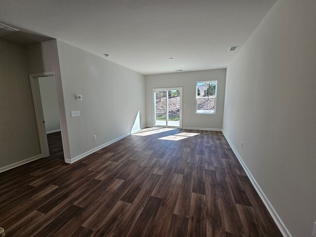 Foto del edificio - 2033 Wild Indigo Circle NW