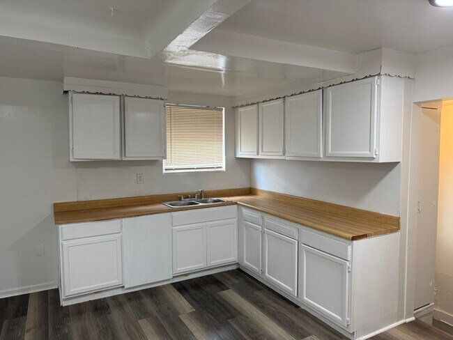 Foto del edificio - 19183 Russell