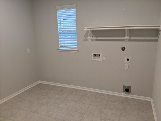Building Photo - 15403 Lakewood Terrace Dr