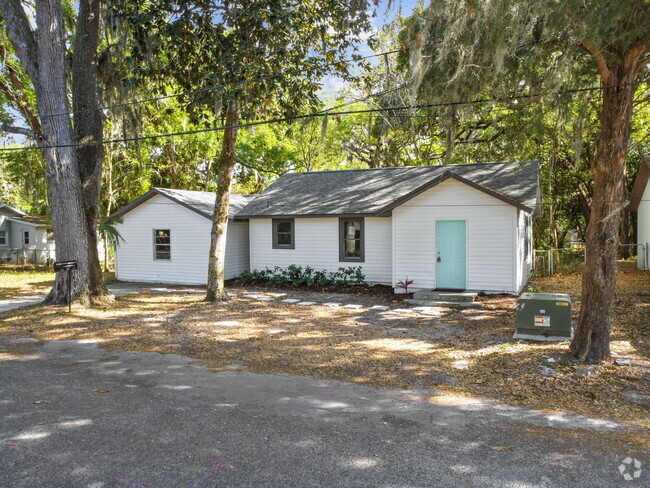 Building Photo - 5710 Kenwood Ave
