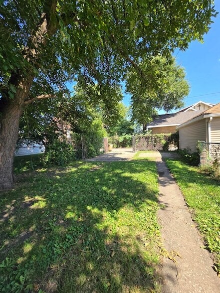 Building Photo - 3741 Parrish Ave
