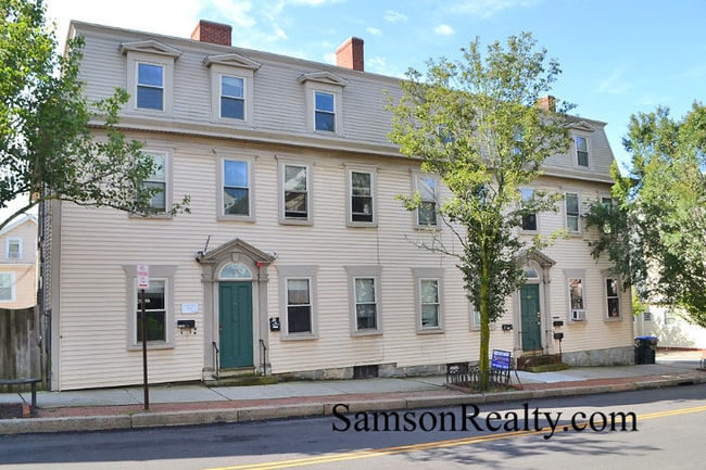 Building Photo - 323 Wickenden St