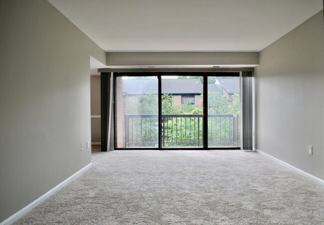 Building Photo - 9707 Kings Crown Ct