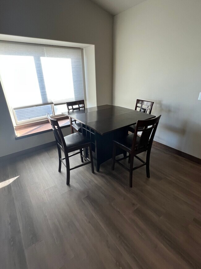 Foto del edificio - 904 Creekside Dr
