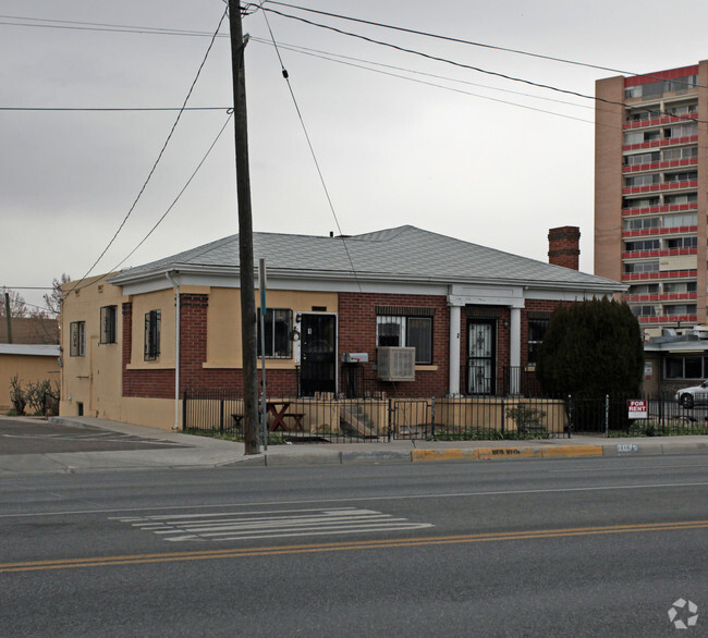 Foto del edificio - 1210 Central Ave NW