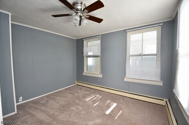 Building Photo - 151 Maxim Dr