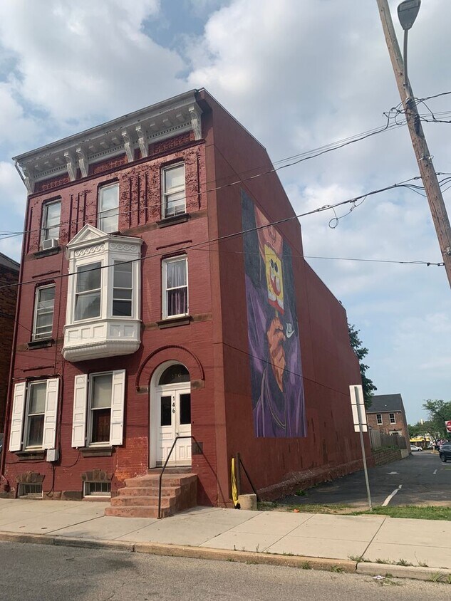 Primary Photo - Available Now! 1st Floor 1 Bedroom Near Yo...