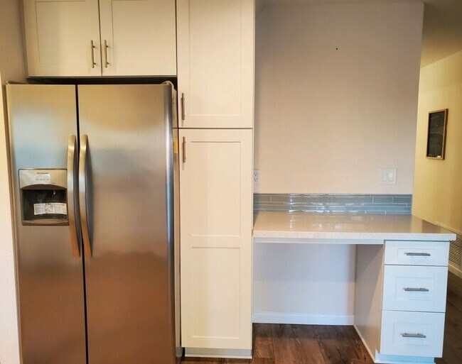 Building Photo - Beautiful 4 Bedroom House with a Long, Pri...