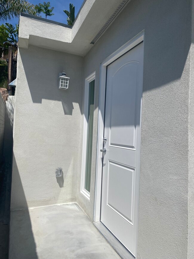 Building Photo - 10331 Newhome Ave