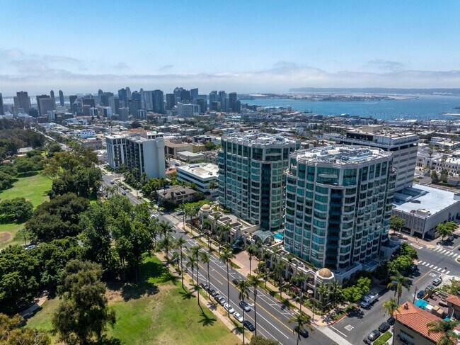 Foto del edificio - Gorgeous Park Laurel condominium