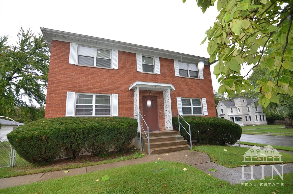 Primary Photo - 252 Hartwell Ave