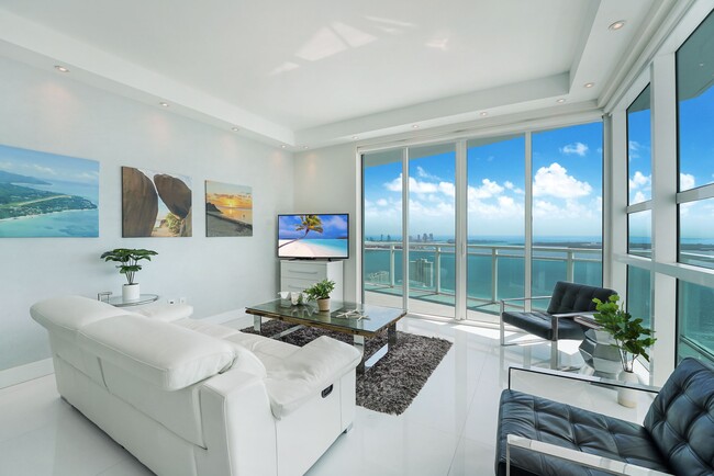 Building Photo - 950 Brickell Bay Dr