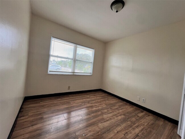 Foto del edificio - 347 NW 6th St