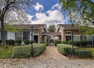 Building Photo - 4800 Williamsburg Ln