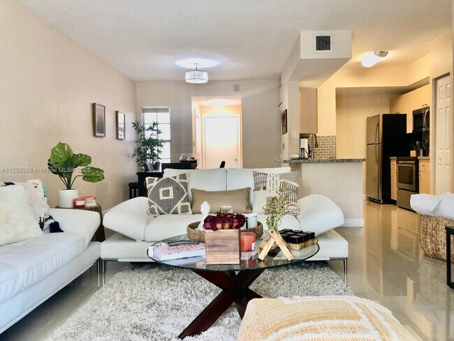 Foto del edificio - 2532 Centergate Dr