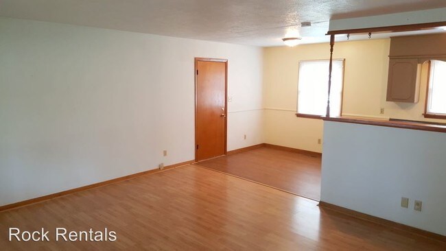 Building Photo - 304 N Speare St