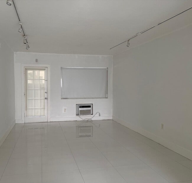 Building Photo - 825 Euclid Ave