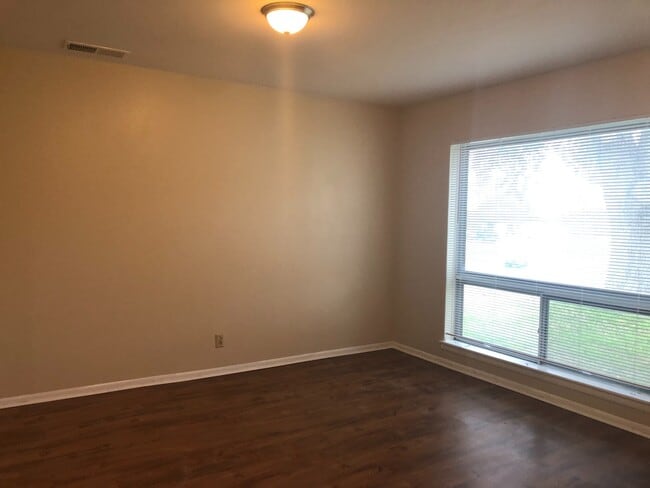 Building Photo - 7913 Leafy Hollow