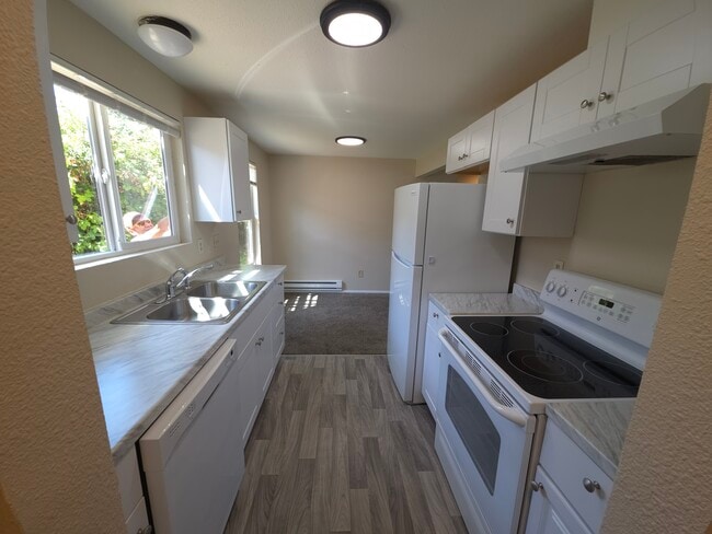 Building Photo - 2412 S I St