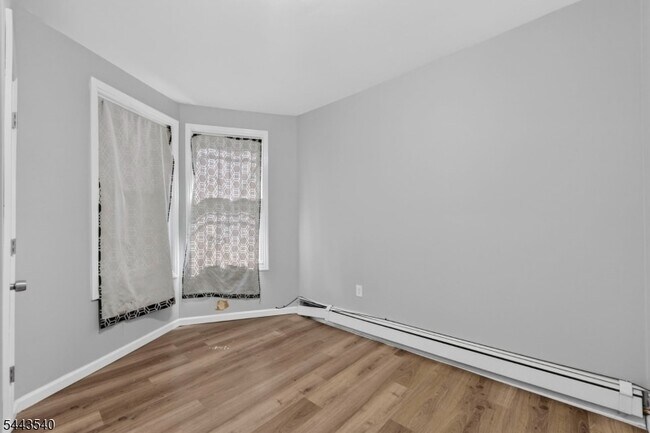 Foto del edificio - 437-439 7th Ave W