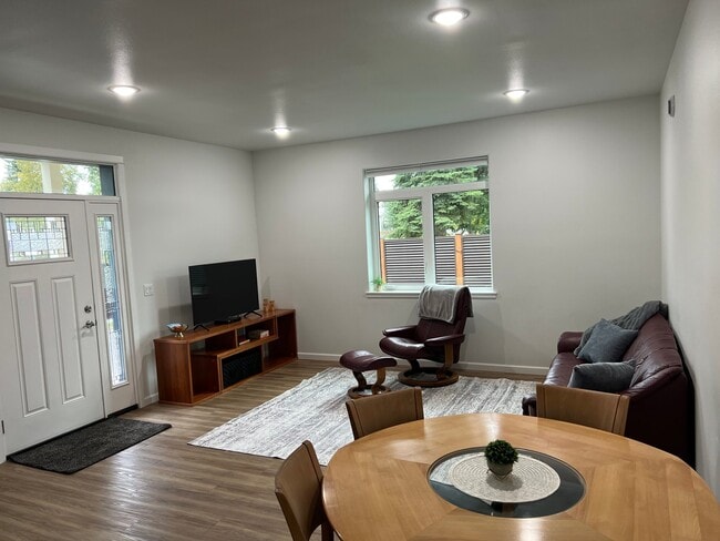 Building Photo - 209 Farewell Ave