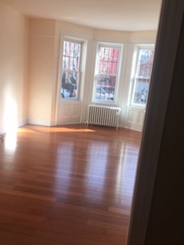 Foto principal - 32-84 38th St