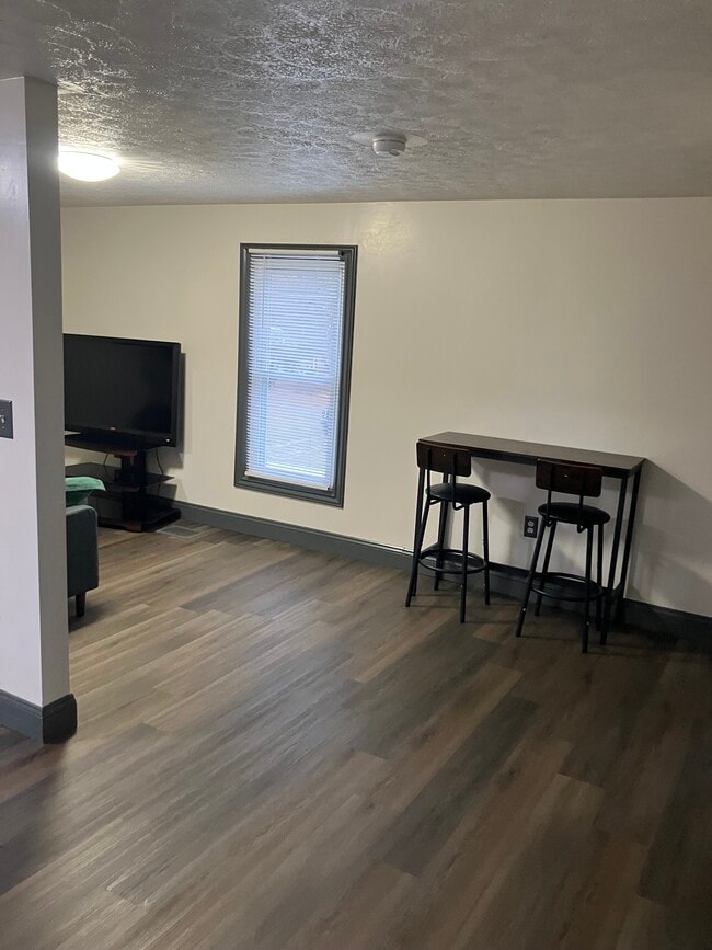 Building Photo - 101 Valor St