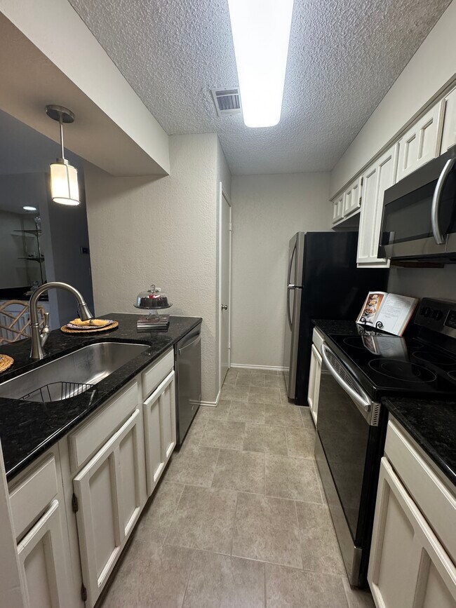 Foto del edificio - 1202 Thorpe Ln