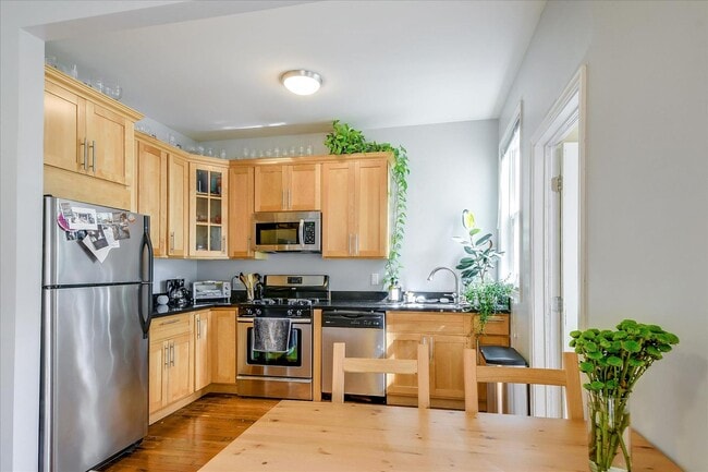 Building Photo - Epic REA - Modern 2 BR/1 BA Condo w/Privat...