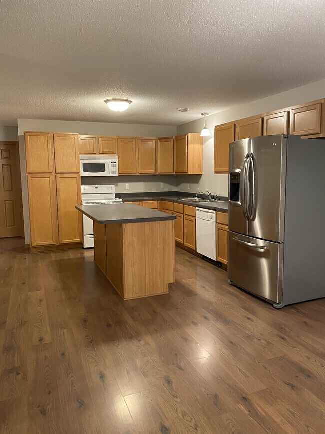 Foto del edificio - 410 Cedar Pl