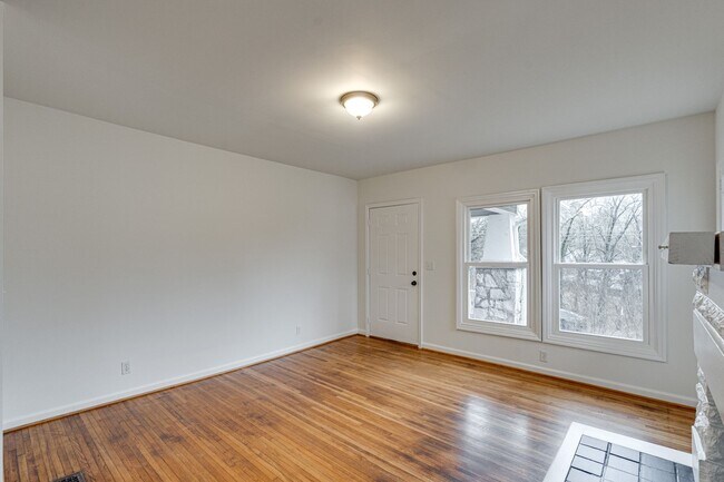 Foto del edificio - Two Bedroom Craftsmen for Rent!