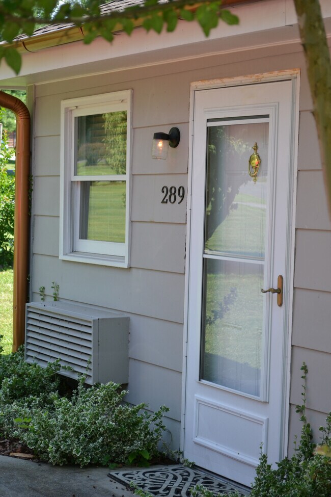 Building Photo - 289 Shenandoah Dr