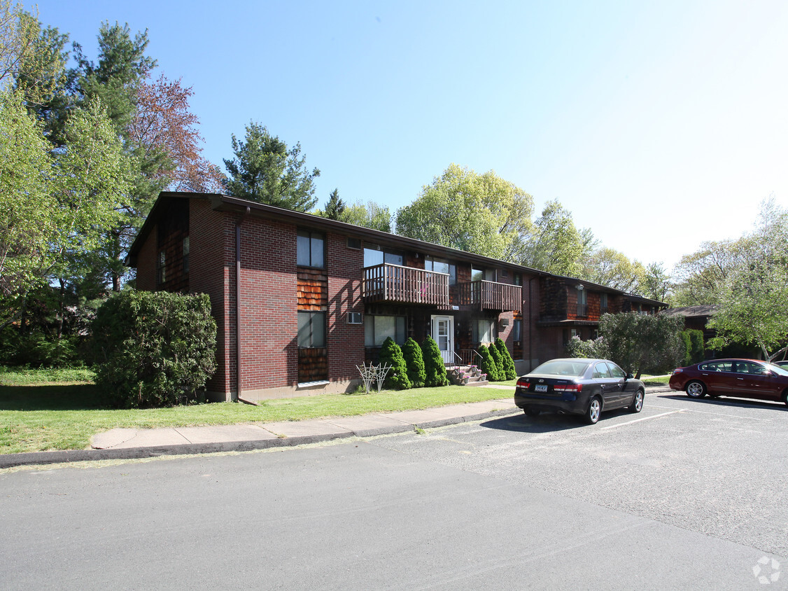 Building Photo - 105-137 Farmstead Rd
