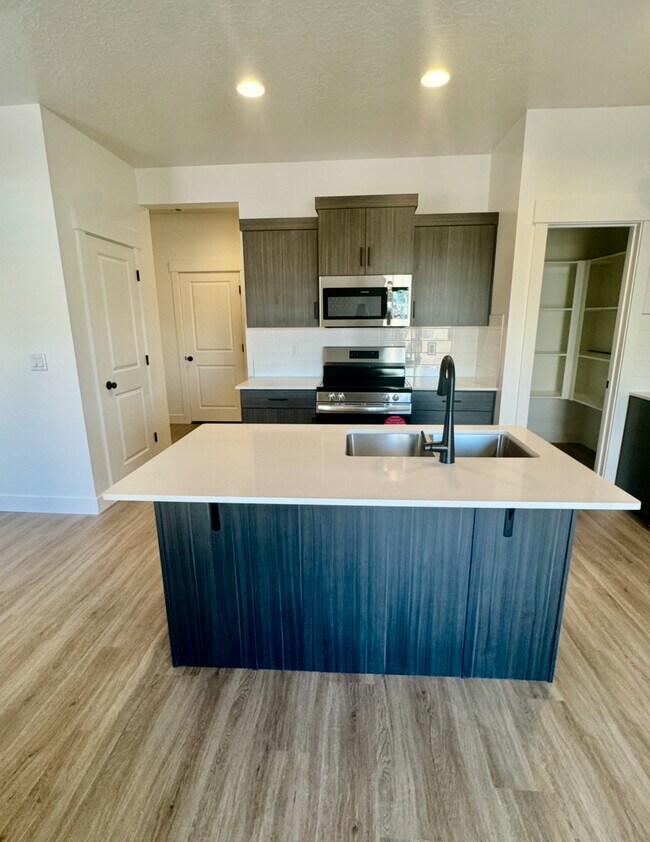 Foto del edificio - 5645 South Aaron Ln