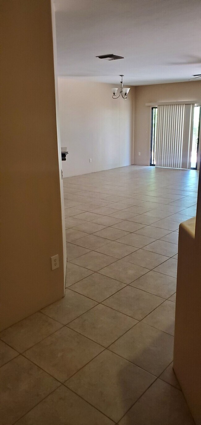 Foto del edificio - 2780 N. Bell Hollow Place
