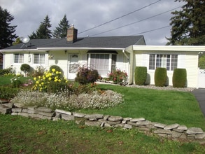 Building Photo - 3800 NE 7th St