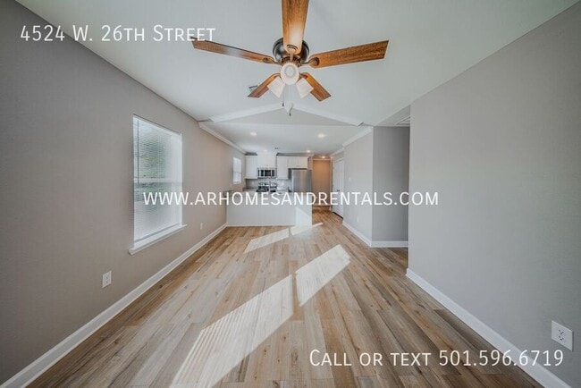 Foto del edificio - 4524 W 26th St