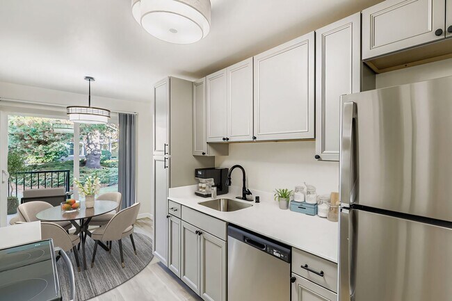 Foto del interior - Beautifully Renovated 1 & 2 Bedroom Apartments in Lynnwood!