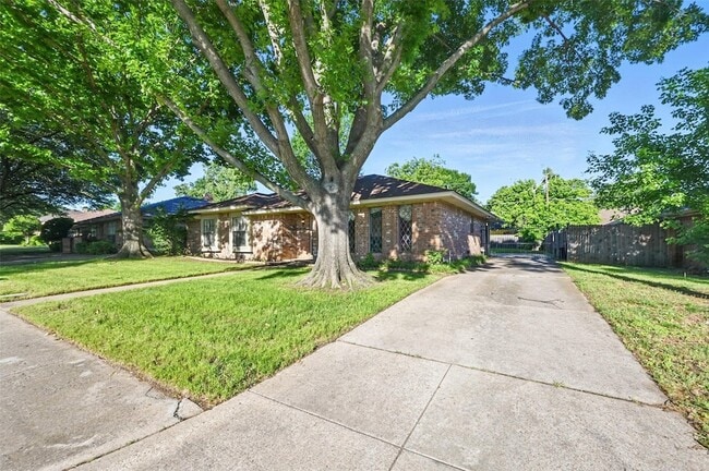 Building Photo - 2722 Margaret Dr
