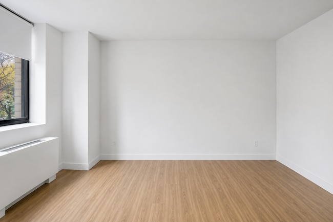 Building Photo - 302 W 98th St