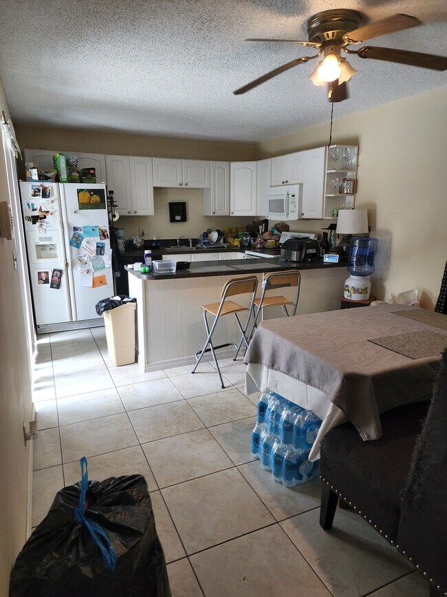 Building Photo - 2148 White Pine Cir